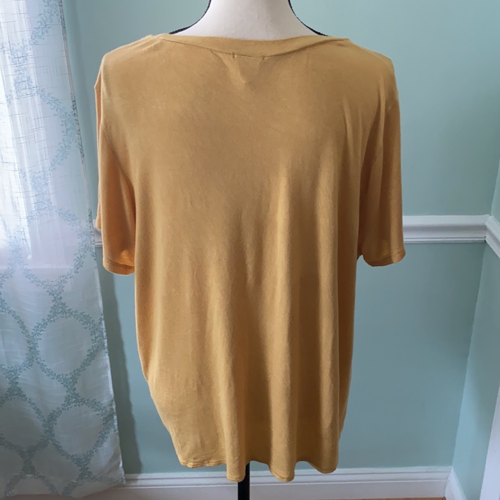 Light weight yellow top Size 2XL - Picture 10 of 10
